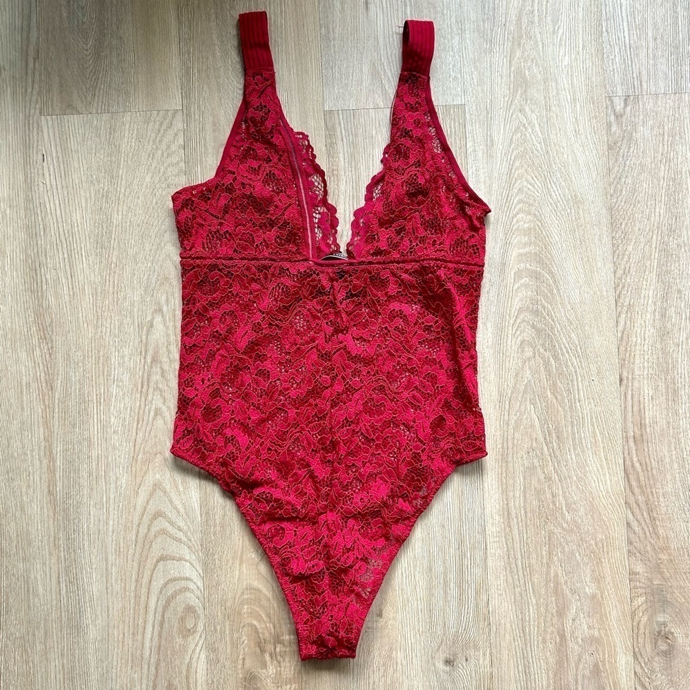 Victoria‘s Secret Red Lace Sheer Bodysuit V-Neck Lingerie - Picture 6 of 6